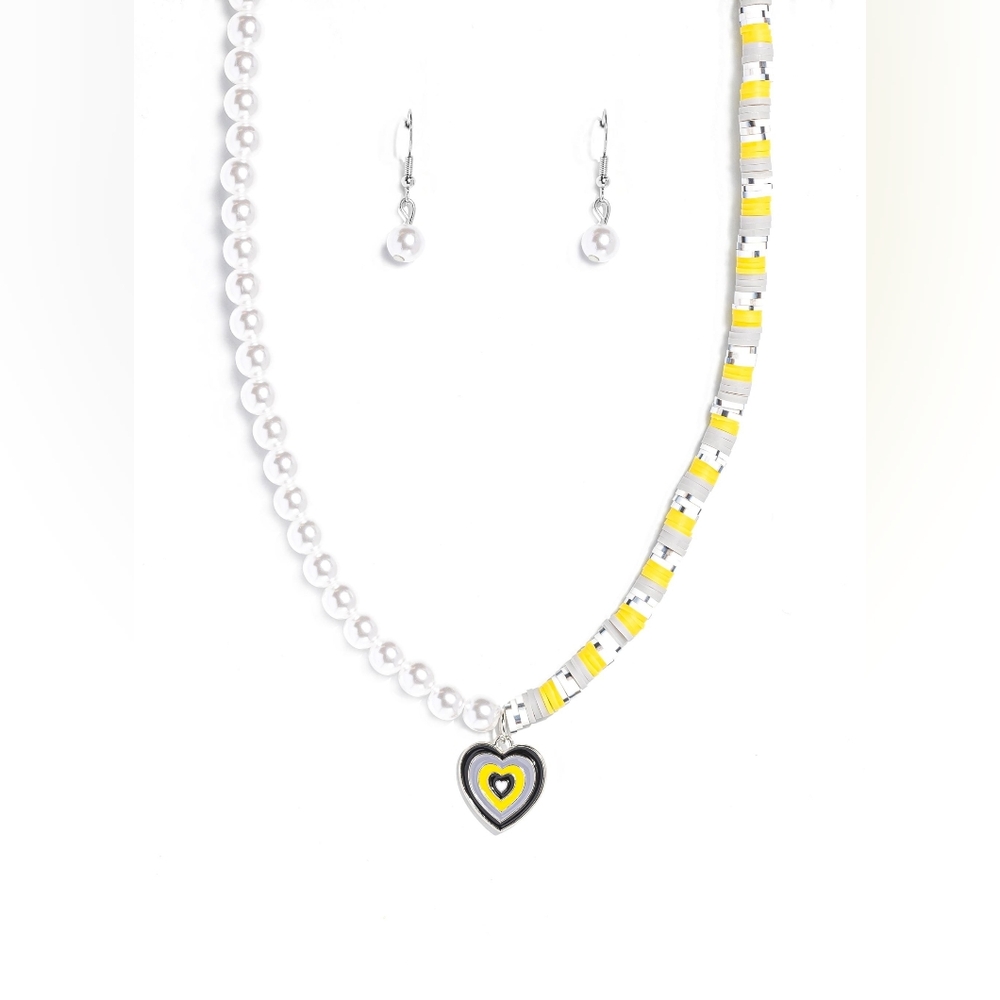 Paparazzi Yellow and White Beaded Heart Necklace - Picture 3 of 3